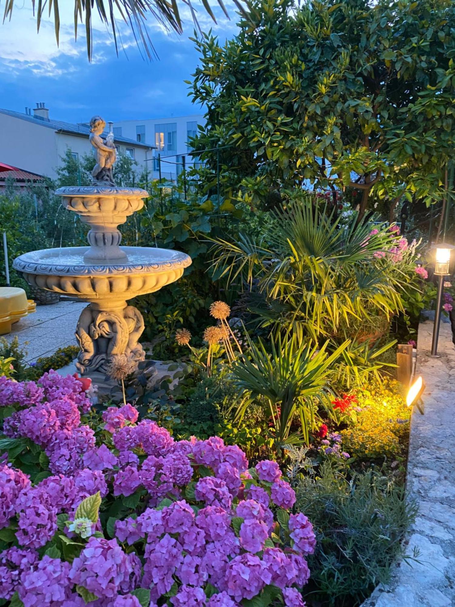 Family Apartments Vesna- 100 M Beach -Center Crikvenica Εξωτερικό φωτογραφία